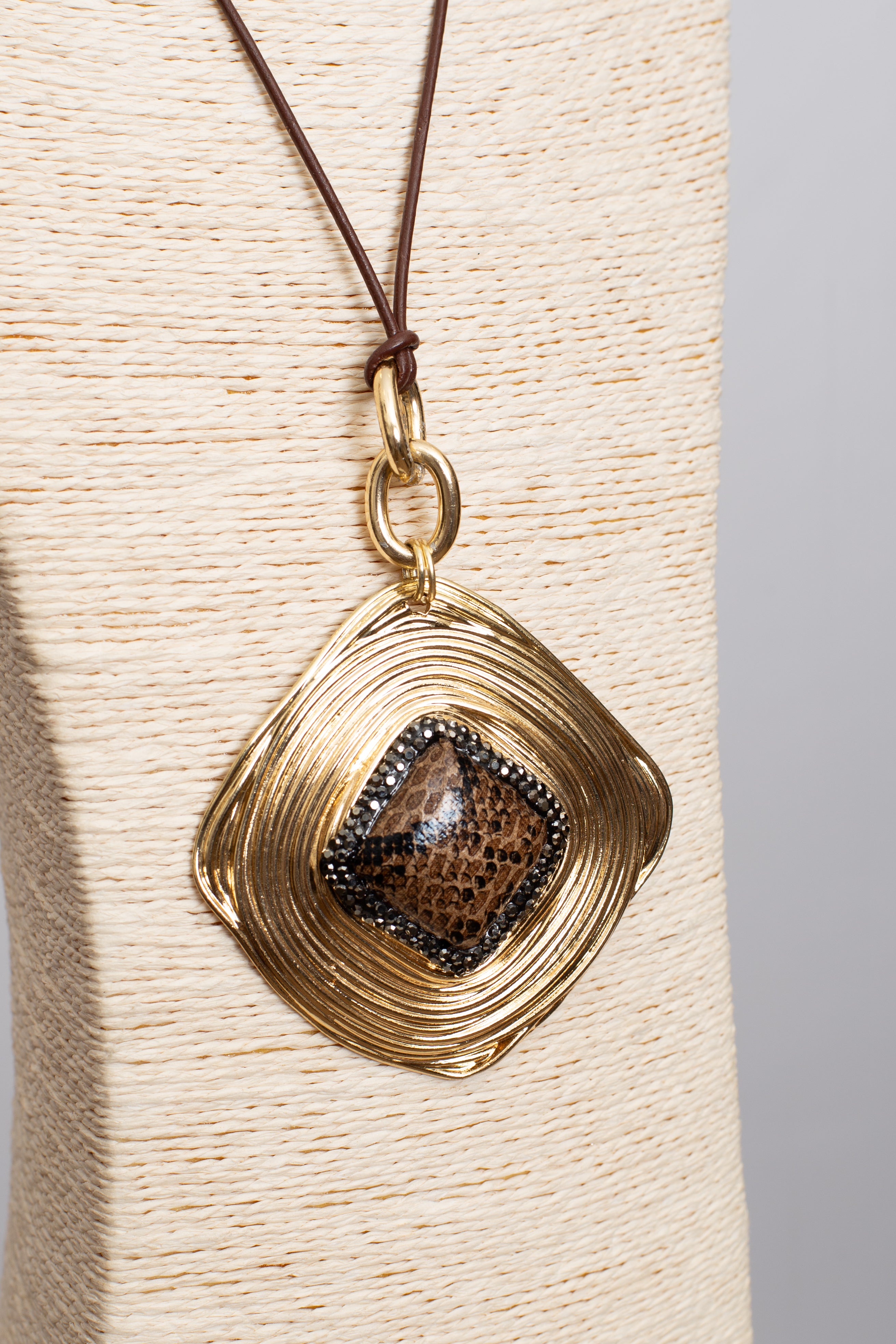 Collier Pendentif Cuir
