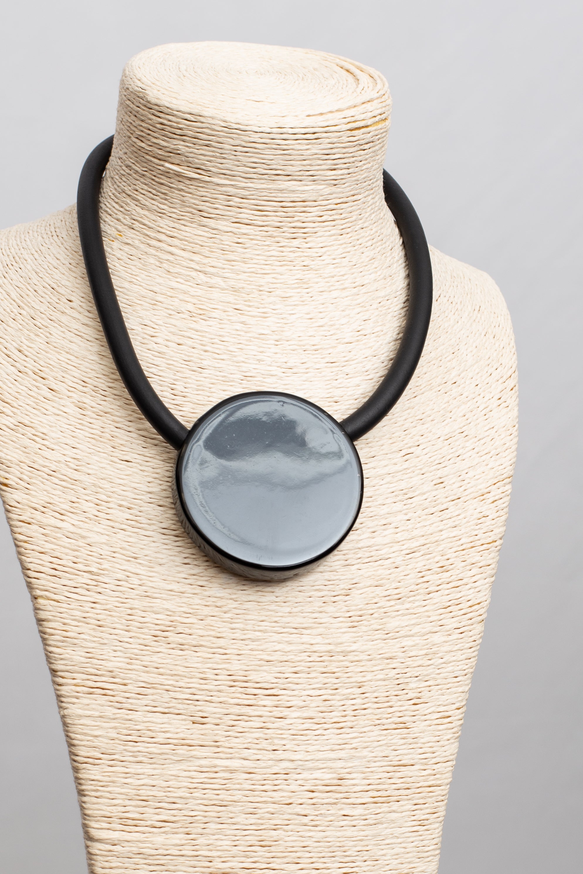 Collier Médaillon Noir