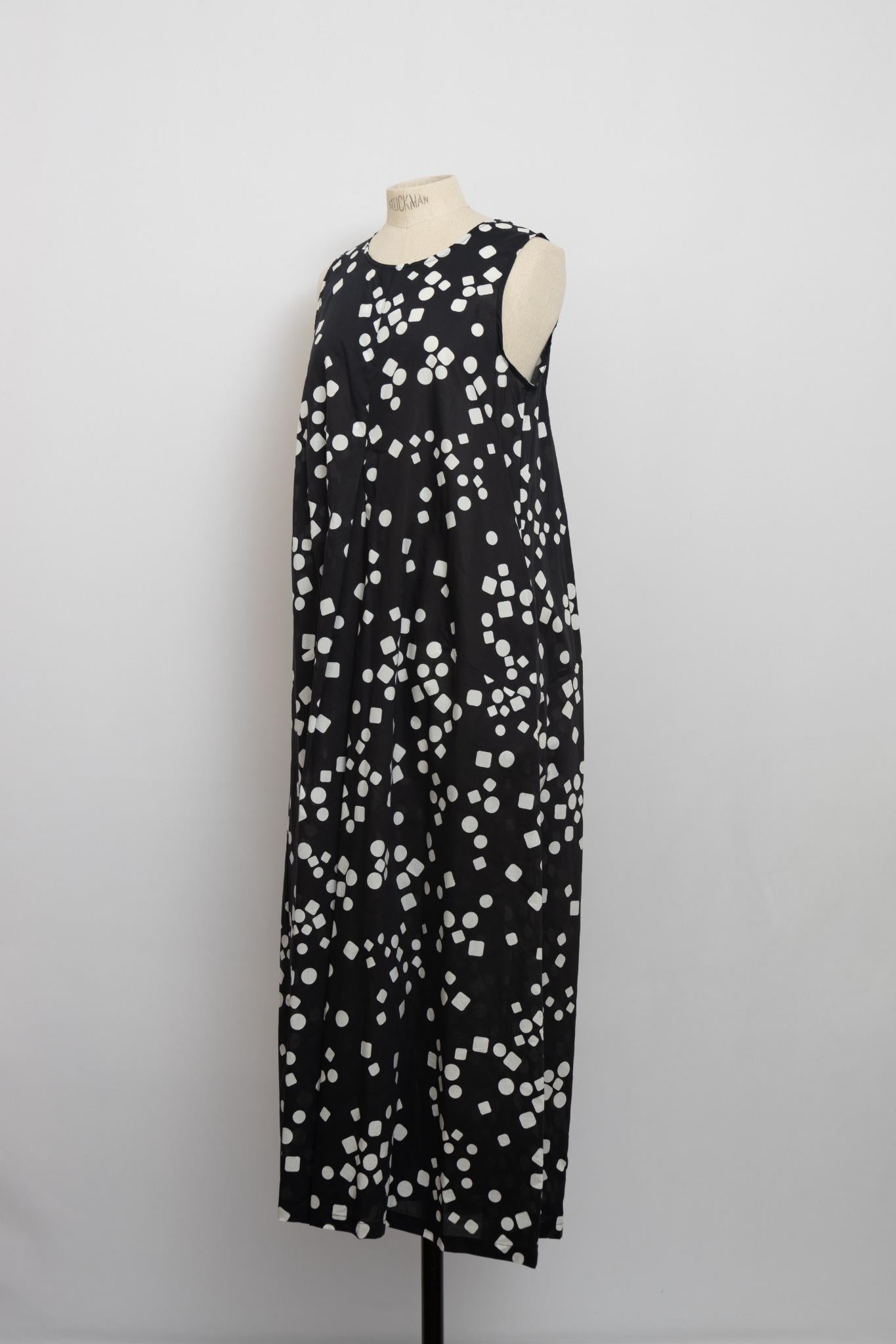 Robe Longue Noire Géométrique